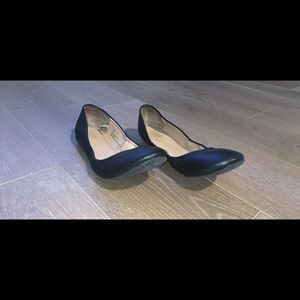 Women’s black flats